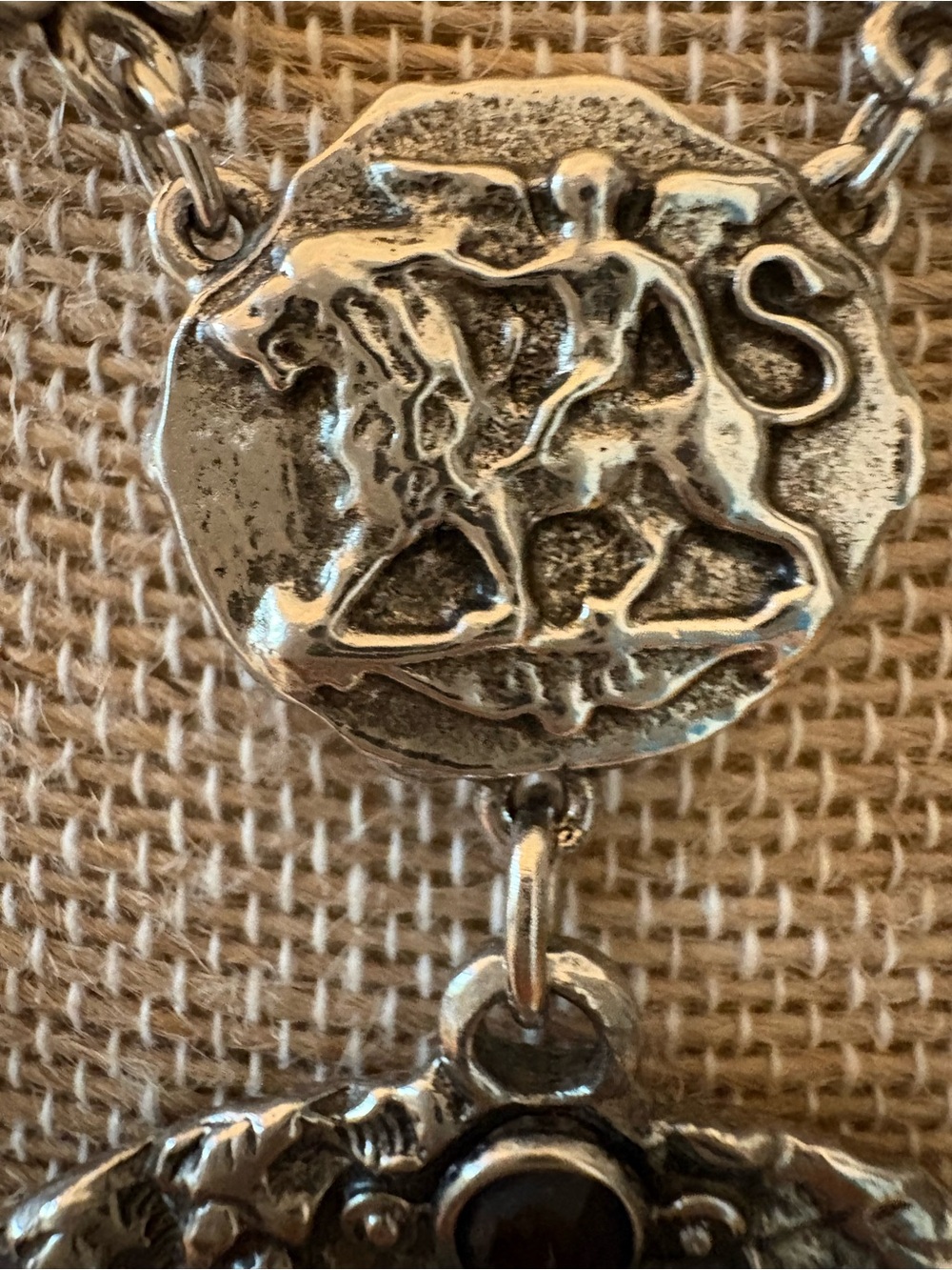 Vintage Signed Goldette Large Silver-Tone Cameo Pendant Necklace - Picture 3 of 9
